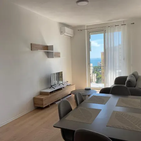 Delia Residences Apartment