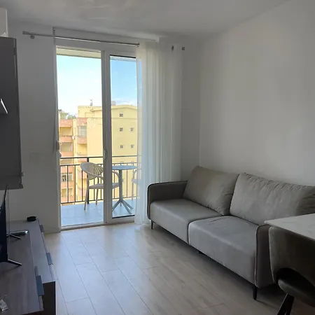 Delia Residences 아파트